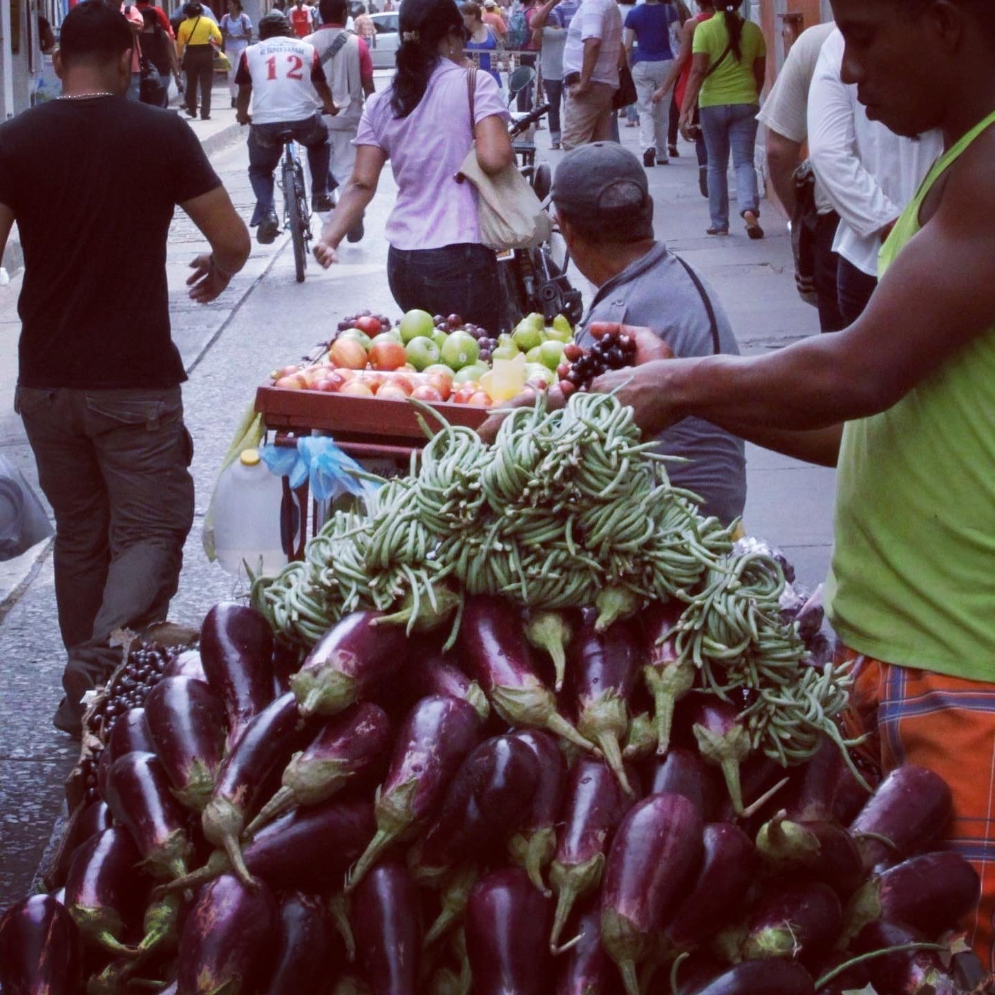 Commerce de rue à Bogota : chef d’œuvre en péril / Ville hybride le Magazine
